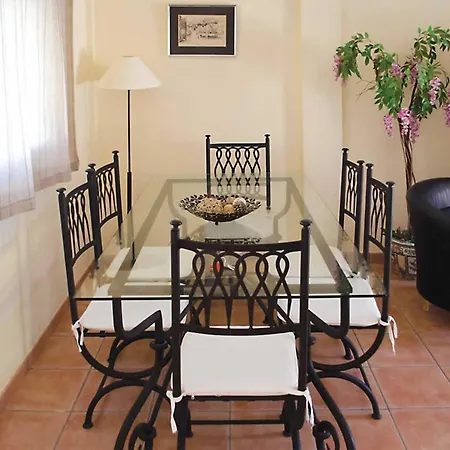 Sleeps 5 Air Con Wifi Willa